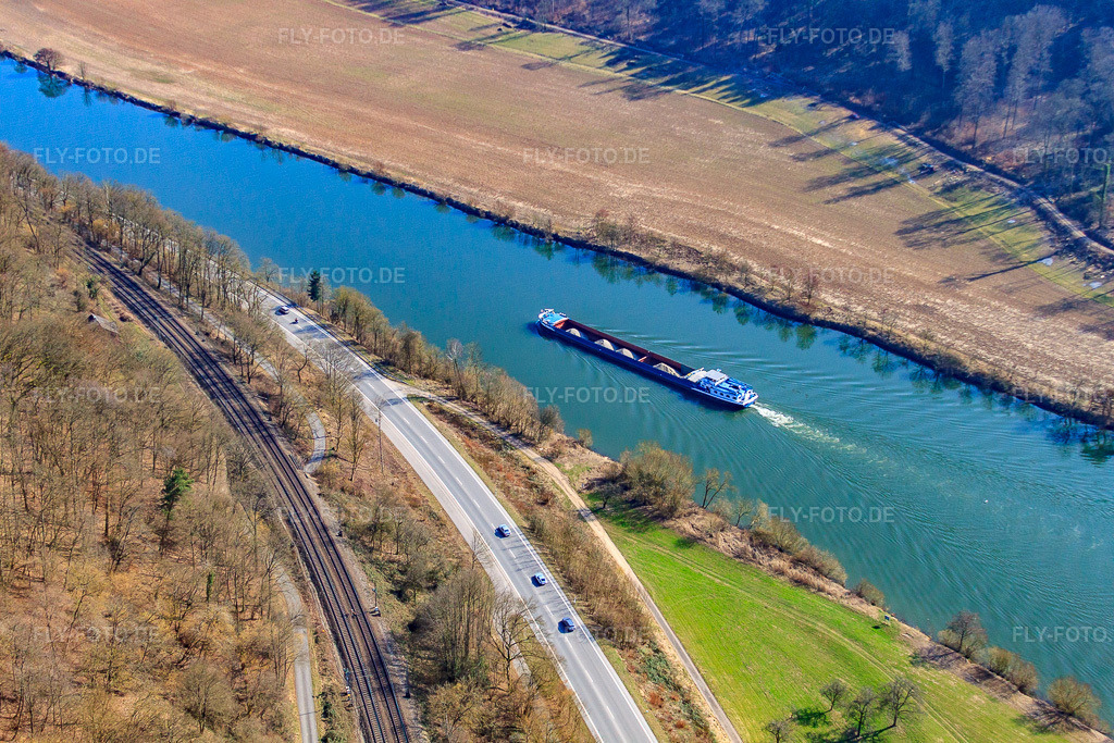 Luftbild: Kiesleichter auf dem Neckar in Neckargerach im Bundesland Baden-Württemberg in Deutschland. Foto: IMG_38119.jpg vom 12.03.2011 durch Werner Riehm/FLY-FOTO.de