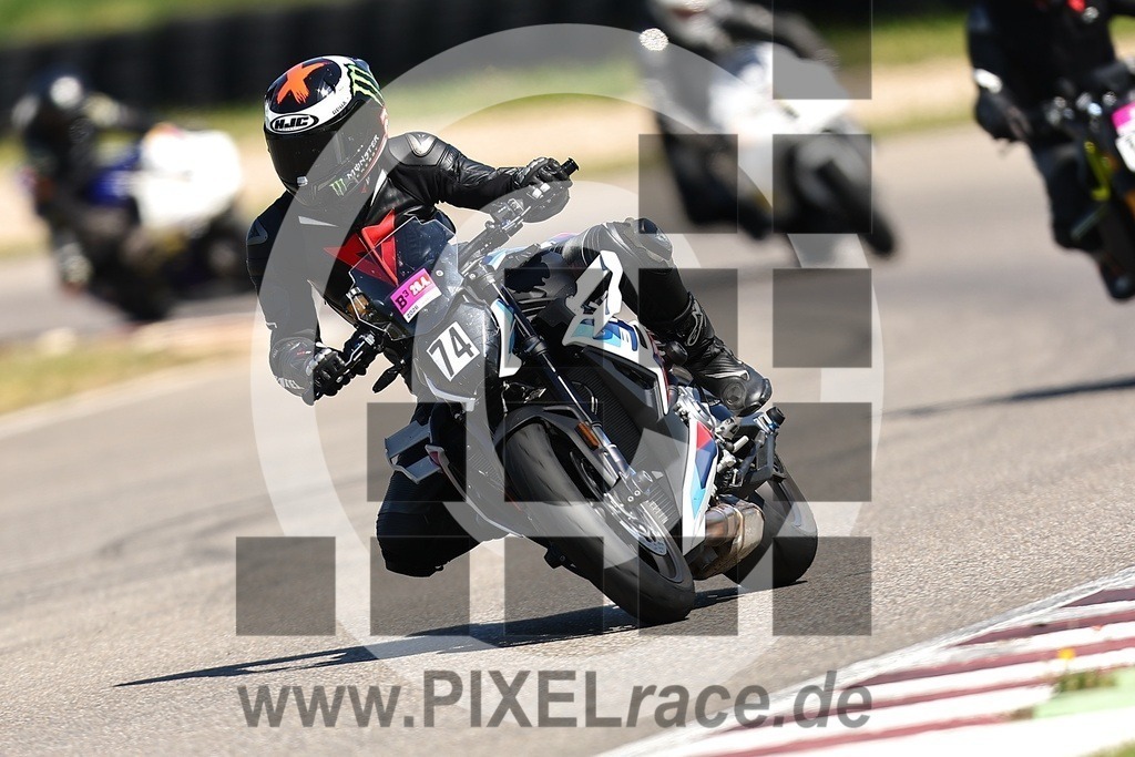 0074-20260426_02391 | Schöne Erinnerungen an spannende Momente - das festzuhalten ist unser Job. PIXELrace.de ist seit 2003 auf den Rennstrecken Europas unterwegs um die Action draußen beim Fahren und die wunderbare Stimmung imm Fahrerlager für euch einzufangen.