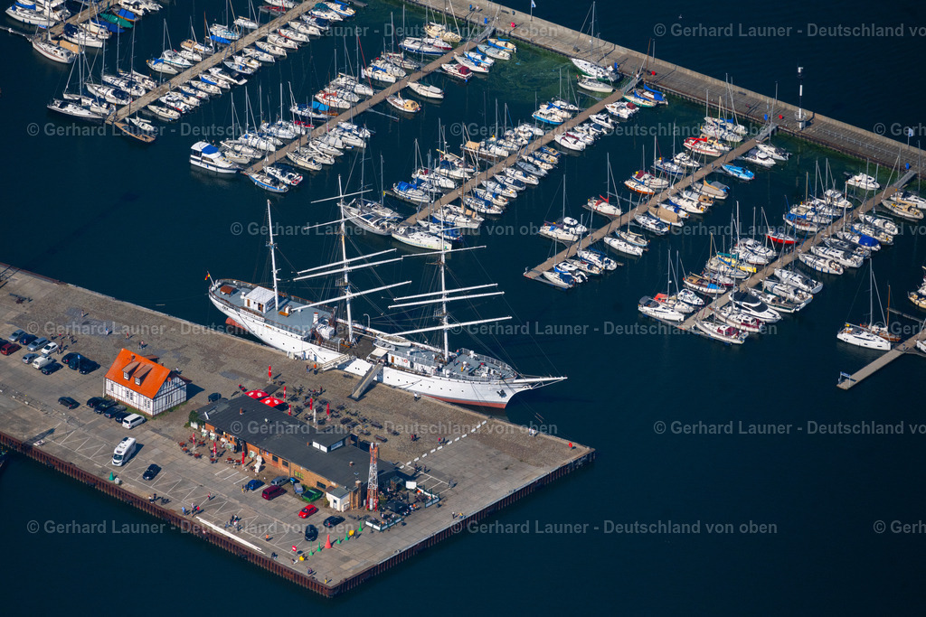 4061662 | HANSESTADT STRALSUND 08.09.2021 Segelschulschiff " Gorch Fock I " an der Hafeninsel im Hafen in Hansestadt Stralsund im Bundesland Mecklenburg-Vorpommern, Deutschland. // Sail training ship " Gorch Fock I " in the harbor in Hansestadt Stralsund in the state Mecklenburg - Western Pomerania, Germany. Foto: Gerhard Launer