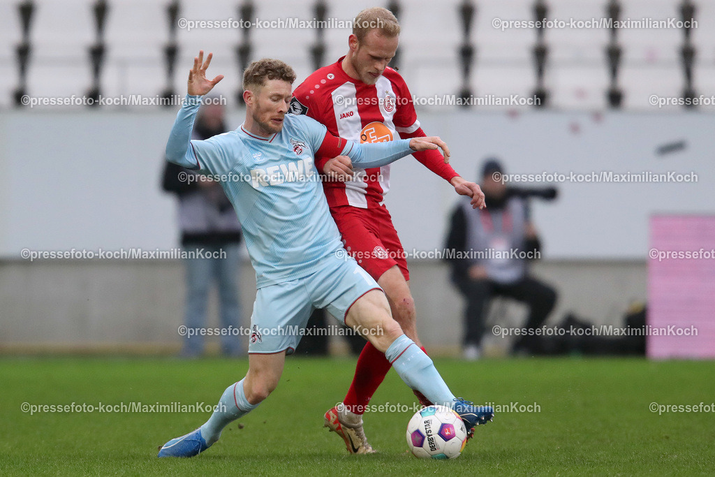 RWE06012401023 | 06.01.2024, Essen, Fußball, Herren, Stadion an der Hafenstraße, Testspiel, Rot-Weiss Essen – 1. FC Köln:  Florian Kainz (1.FC Köln) gegen Lucas Brumme (Rot-Weiss Essen). 
DFB regulations prohibit any use of photographs as image sequences and or quasi-video.