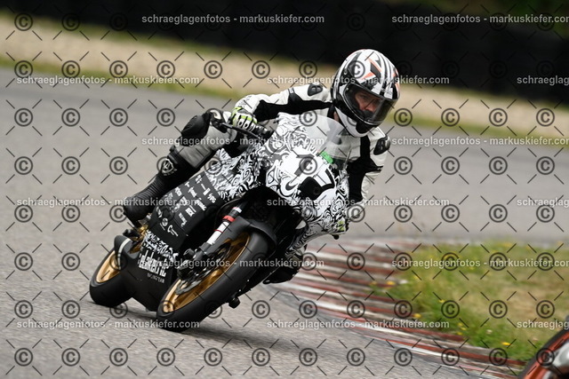 25bt02-1243 | markuskiefer.com - Realisiert mit Pictrs.com
