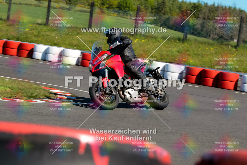 Moto-TeamOBK-21593 | Hier findet Ihr Bilder von Touristenfahrten auf der Nürburgring Nordschleife oder von anderen Veranstaltungen die ich besucht habe. Viel Spass beim Durch Schauen 