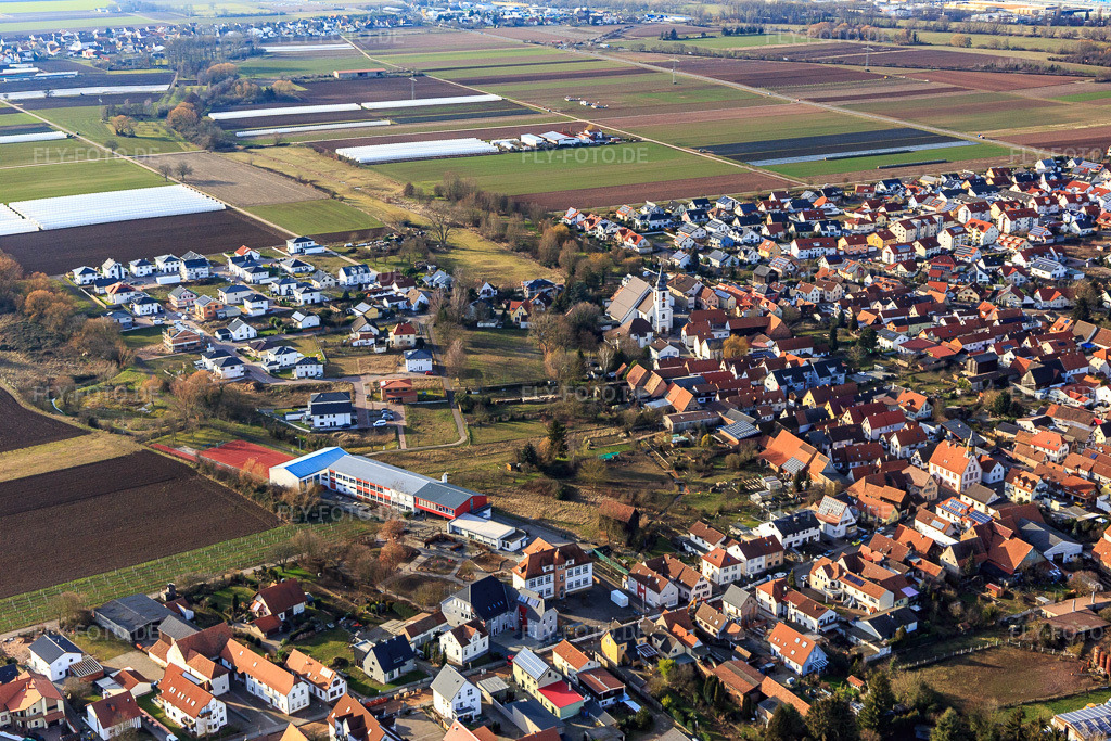 Luftbild: Grundschule Offenbach a. d. Queich in Offenbach an der Queich im Bundesland Rheinland-Pfalz in Deutschland. Foto: IMG_112632.jpg vom 13.02.2019 durch Werner Riehm/FLY-FOTO.deGrundschule Offenbach / Queich