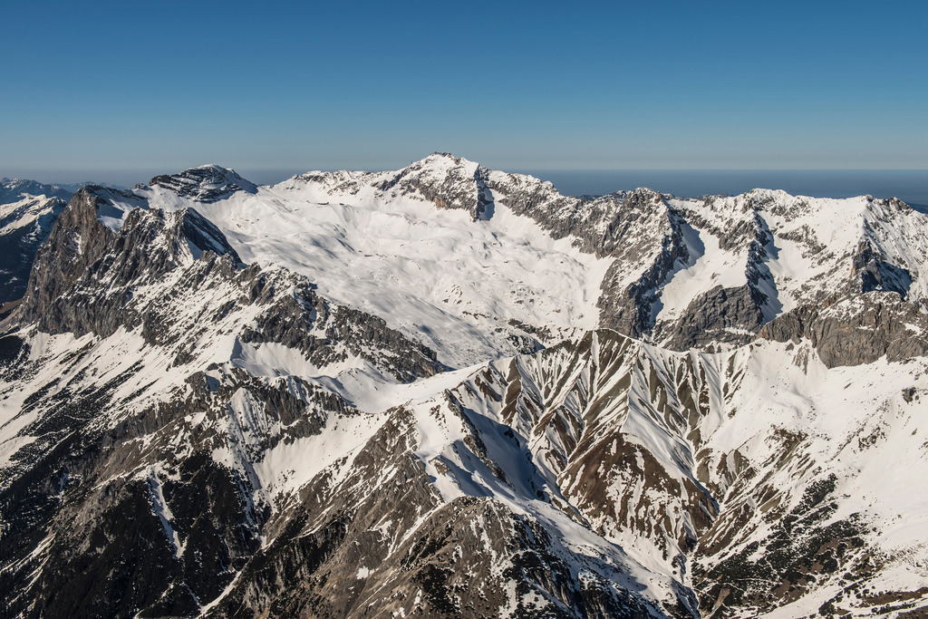 Felsen- Massiv und Berglandschaft des Zugspitzmassiv mit den Gipfeln der Zugspitze | Felsen- Massiv und Berglandschaft des Zugspitzmassiv mit den Gipfeln der Zugspitze
