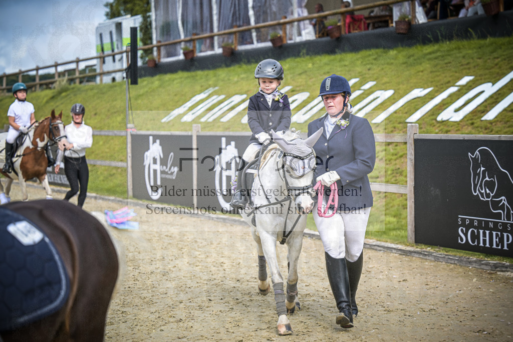 DOS_0318 | Entdecke hochwertige Reitturnierfotos von Foto Oger. Professionell, emotional und authentisch – jetzt Lieblingsmomente im Shop bestellen.Deutschlandweite Turnierfotografie. - Realisiert mit Pictrs.com