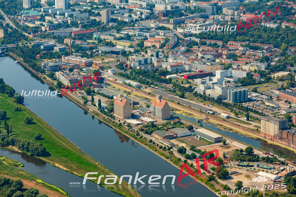 Luftbild Vs Google Maps  Alte Neustadt  Magdeburg -Das Luftbild wurde 2025 vom UL-Flugzeug heraus erstellt ( keine Drohnenluftbilder ) - Hochauflösende Luftaufnahme -Nicht vergleichbar mit Google Maps oder Satelittenbilder- Die Geschenkidee !Mit Lizenz und Bildrechte bestellbar