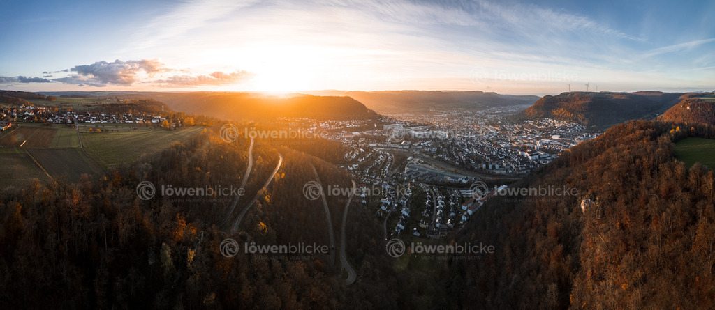 Blick auf die Fünf-Täler Stadt bei Sonnenuntergang | löwenblicke | shop