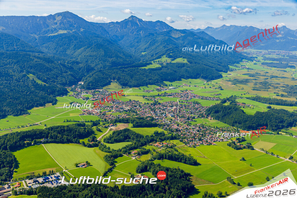 Luftaufnahme der Stadt Bergen - Die Luftaufnahme wurde 2025 vom UL-Flugzeug heraus erstellt ( keine Drohne ) - Hochauflösende Luftaufnahme - für professionelle Ausdrucke geeignet. Die Geschenkidee !Mit Lizenz und Bildrechte bestellbar