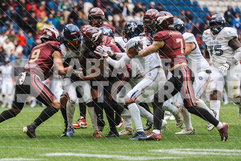 GER Rhein Fire vs. Paris Musketeers, Football, European League of Football, Spieltag 4, Saison 2025, 08.06.2025 | GER Rhein Fire vs. Paris Musketeers, Football, European League of Football, Spieltag 4, Saison 2025, 08.06.2025Foto: Fabian Friese - Realisiert mit Pictrs.com