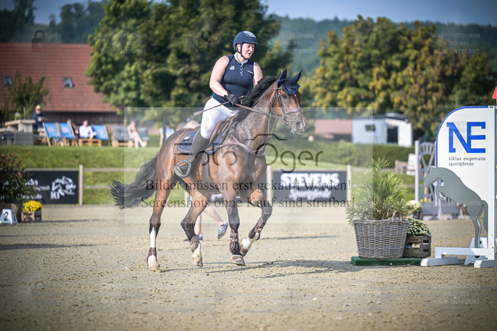 DOS_2147 | Entdecke hochwertige Reitturnierfotos von Foto Oger. Professionell, emotional und authentisch – jetzt Lieblingsmomente im Shop bestellen. - Realisiert mit Pictrs.com