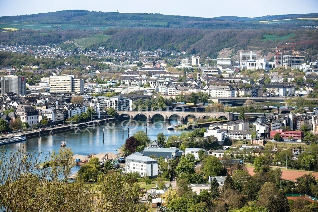 Koblenz Balduinbrücke-8622 | Die Balduinbrücke ist eine Moselbrücke in Koblenz. Sie verbindet die Altstadt mit dem Stadtteil Lützel. - Realisiert mit Pictrs.com
