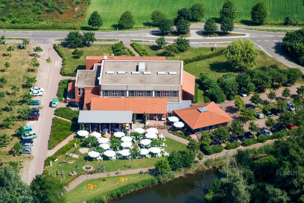 Luftbild: Restaurant am Tennisclub und Hugo-Dörrler-Halle in Leimersheim im Bundesland Rheinland-Pfalz in Deutschland. Foto: IMG_2853.jpg vom 18.06.2006 durch Werner Riehm/FLY-FOTO.de
