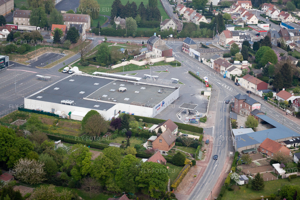 Vue aérienne: Vue de la ville à Avesnes-lès-Bapaume dans le département Pas de Calais, France. Photo: IMG_40058.jpg prise le 17/04/2011 par Werner Riehm/FLY-FOTO.eu – Résolution de l'original: 4752 x 3168 px