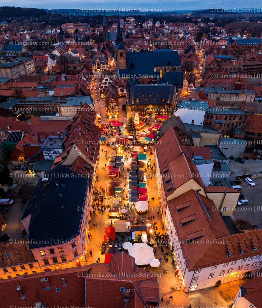 10049-6736 - Weihnachtsmarkt in Quedlinburg | Stockfoto und Bilderpool mit Bildmaterial aus Deutschland, dem Harz, Halberstadt, Quedlinburg, Wernigerode und weltweit. Qualitativ hochwertige und professionelle Fotos anschauen und kaufen. - Realisiert mit Pictrs.com