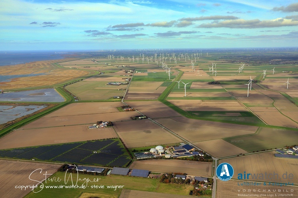 Windpark Reussenköge - Bürgerwindpark Reußenköge | Die Geschichte des Windparks Reußenköge in Schleswig-Holstein reicht bis in die 1980er Jahre zurück, als Landwirte erstmals in kleine Windkraftanlagen investierten.  Aus einzelnen Pionierprojekten entwickelten sich bis 2006 fünf separate Bürgerwindparks, die im Jahr 2015 zur BWP Reußenköge GmbH &amp; Co.  KG fusioniert wurden.