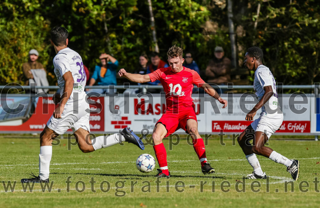 2023-10-22_030_SpVgg_Eichenkofen_gegen_SpVgg_Altenerding_II | Erding, Deutschland, 22.10.2023:
Fußball, A-Klasse 2023 / 2024, 12. Spieltag, SpVgg Eichenkofen gegen SpVgg Altenerding II, Endergebnis: 3:1

Moritz Schmidbauer (SpVgg Eichenkofen, #4)

Foto: Christian Riedel / fotografie-riedel.net
