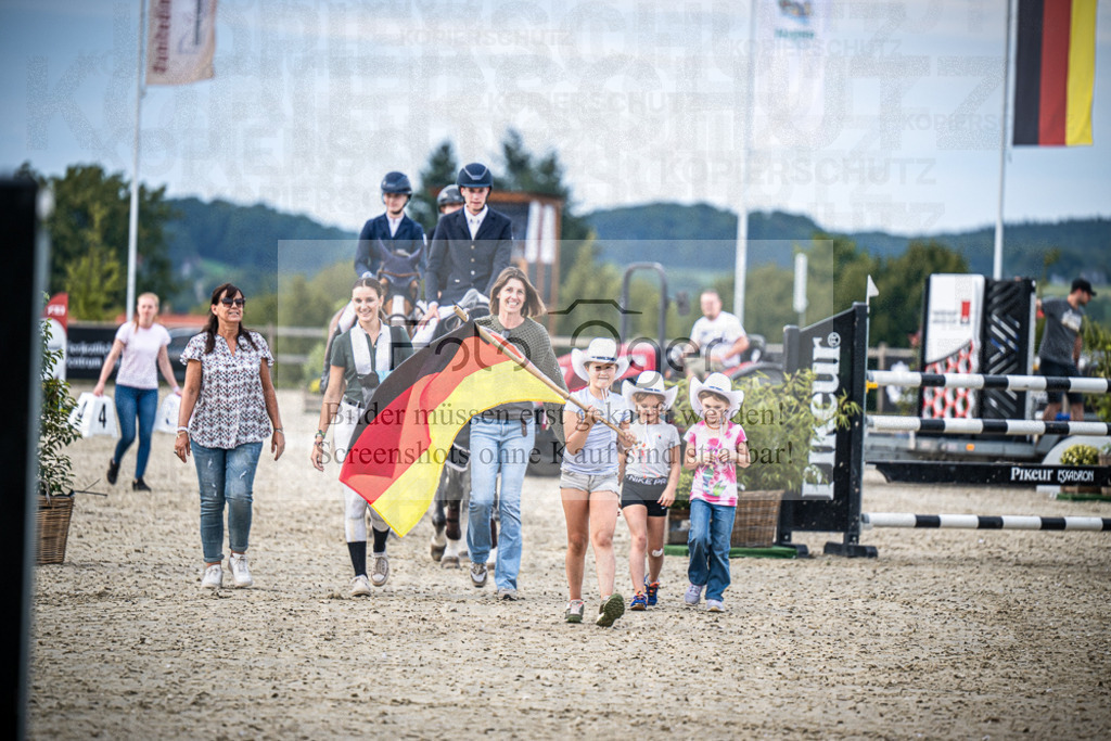 DOS_3015 | Entdecke hochwertige Reitturnierfotos von Foto Oger. Professionell, emotional und authentisch – jetzt Lieblingsmomente im Shop bestellen.Deutschlandweite Turnierfotografie. - Realisiert mit Pictrs.com