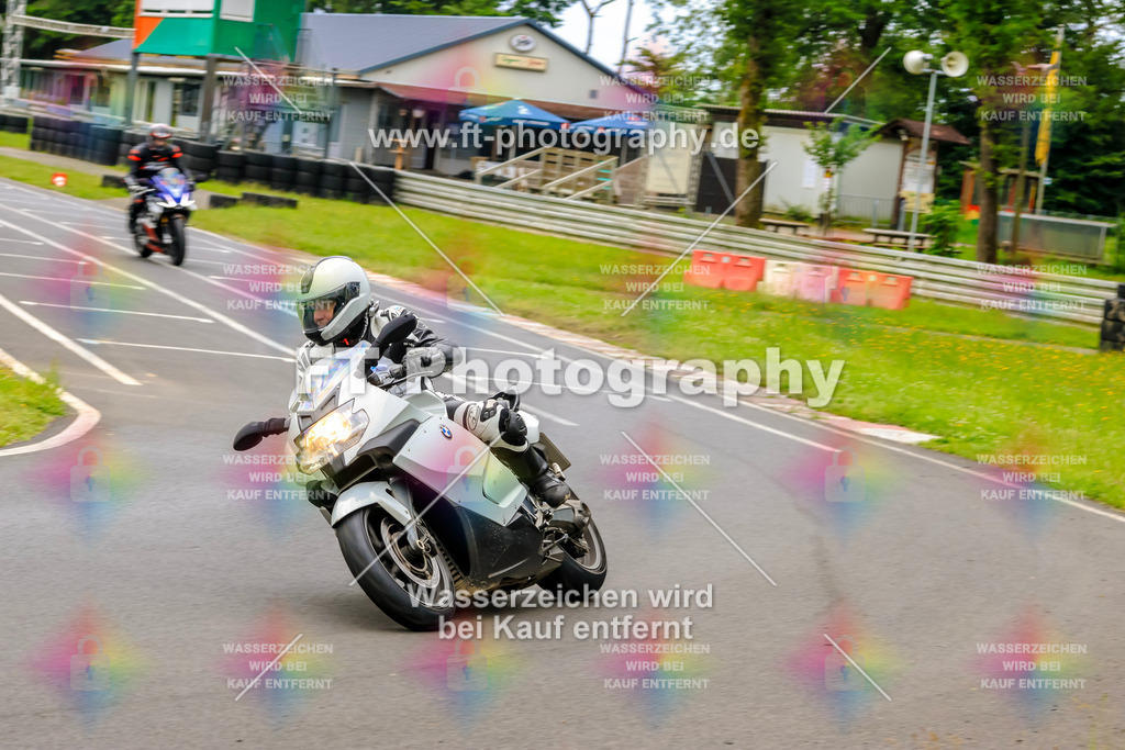 VBK-7843 | Hier findet Ihr Bilder von Touristenfahrten auf der Nürburgring Nordschleife oder von anderen Veranstaltungen die ich besucht habe. Viel Spass beim Durch Schauen 