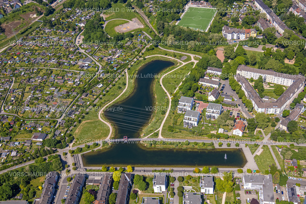 Essen250507574 | Luftbild, Niederfeldsee, links KGV Kleingärtnerverein Amalie 94 e. V., oben der Sportplatz Hagenbecker Bahn, Altendorf, Essen, Ruhrgebiet, Nordrhein-Westfalen, Deutschland