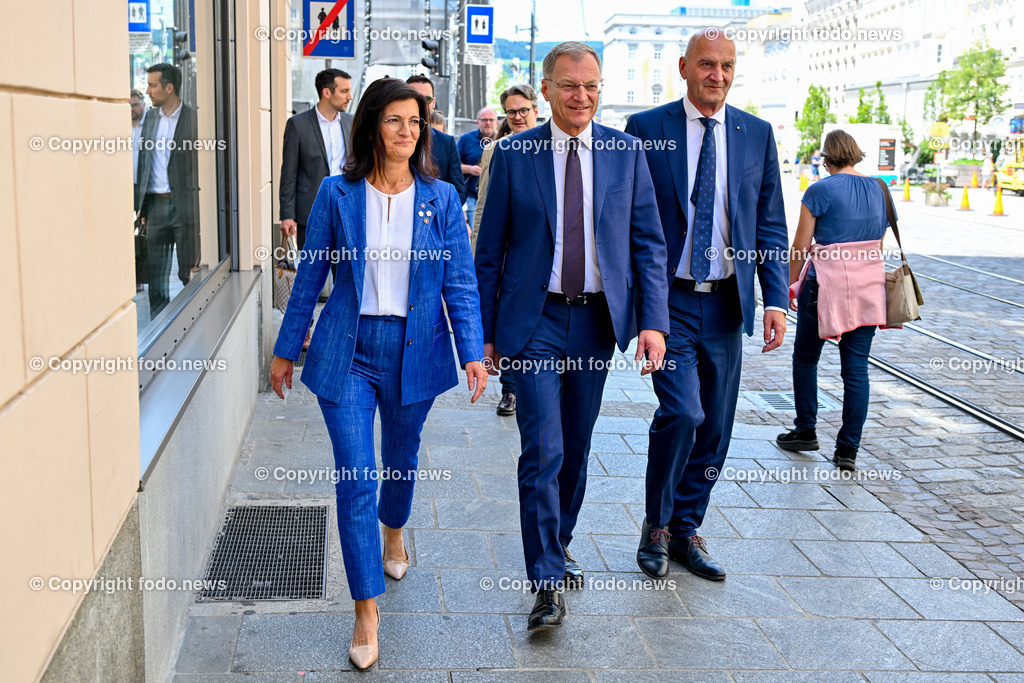 Pressekonferenz OoeVP stellt personelle Weichen_ 05.07.2024-46 | 05.07.2024, Linz, AUT, Pressekonferenz OoeVP stellt personelle Weichen - Verlaesslich fuer Oberoesterreich, im Bild Margit Angerlehner (VP, LAbg.), LH Thomas Stelzer (VP, Landeshauptmann Ooe), Christian Doerfel (VP, LAbg., Klubobmann, Bgm. Steinbach an der Steyr)