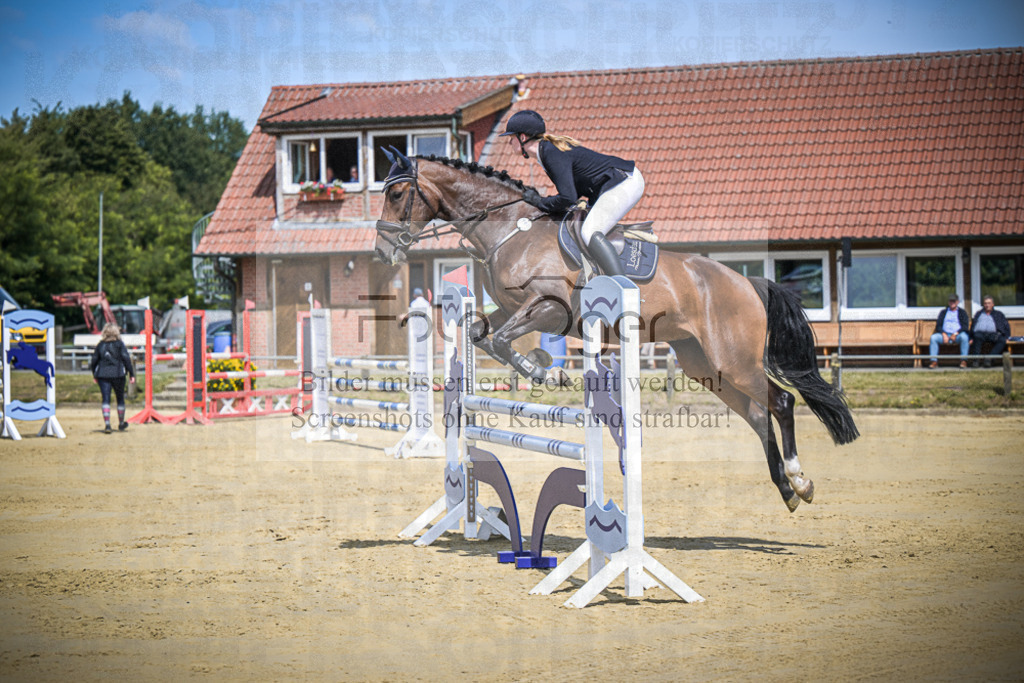 DOS_7354 | Entdecke hochwertige Reitturnierfotos von Foto Oger. Professionell, emotional und authentisch – jetzt Lieblingsmomente im Shop bestellen.Deutschlandweite Turnierfotografie. - Realisiert mit Pictrs.com
