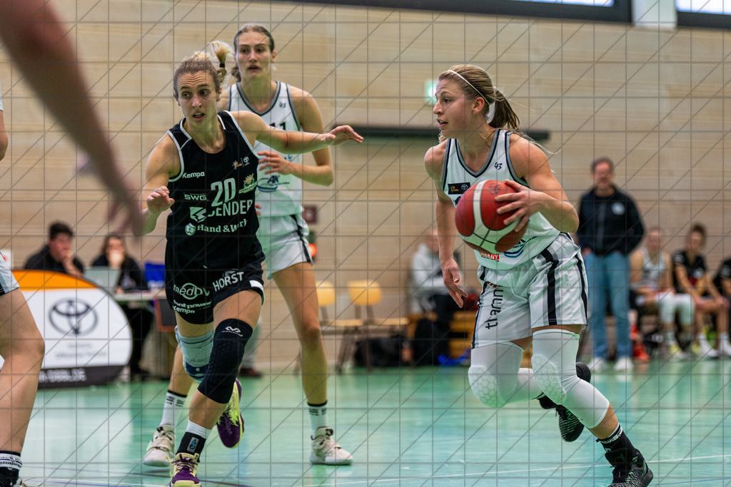 2. DBBL Nord 24/25 | 06.10.2024 | BBC OS vs. Bender Baskets Grünberg | 2. DBBL Nord 24/25 | 06.10.2024 | BBC OS vs. Bender Baskets Grünberg - - - - - CREDIT, www.bullenfotos.de, Martin König, Hörner Weg 40, D-49078 Osnabrück, +4917663732967, Nutzung und Weitergabe nur zu den vereinbarten Zwecken. Presseanfragen an Urheber. Alle Rechte beim Urheber. - - - - - - Realisiert mit Pictrs.com