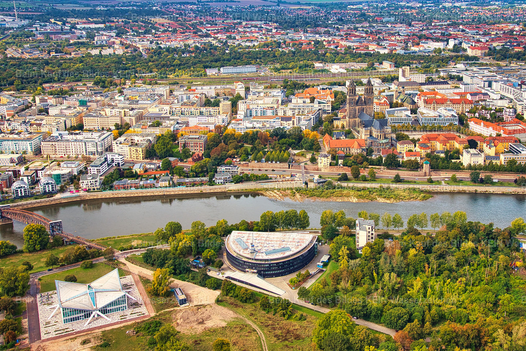 Magdeburg_Hyparschale_MDR_funkhaus_Hubbrücke_Elbe_Dom_9810 | Magdeburg Hyparschale und MDR-Funkhaus - Realizado com Pictrs.com
