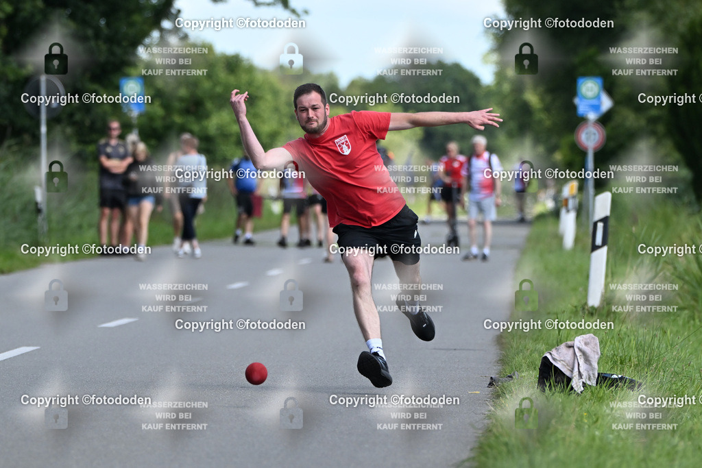 DSC_0997 | Christian Janssen (im Bild) warf mit Jan Aper (beide Ardorf)