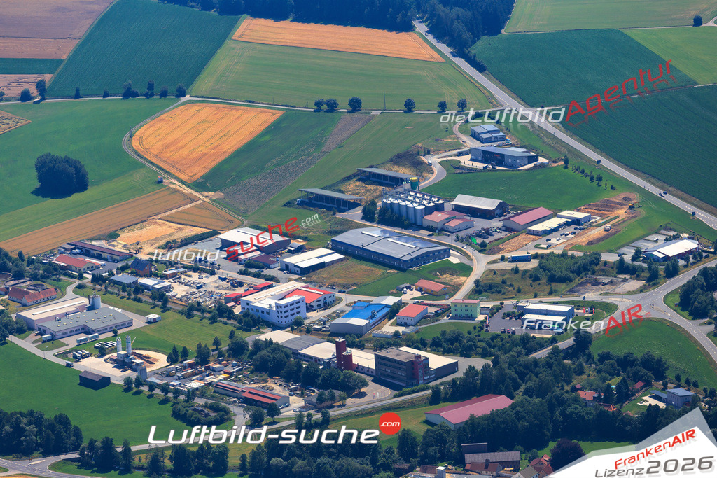 Die Luftaufnahme Gewerbepark - Erbendorf wurde vom UL-Flugzeug (keine Drohne) aus fotografiert.Hohe Druck- Auflösung-die Geschenkidee!