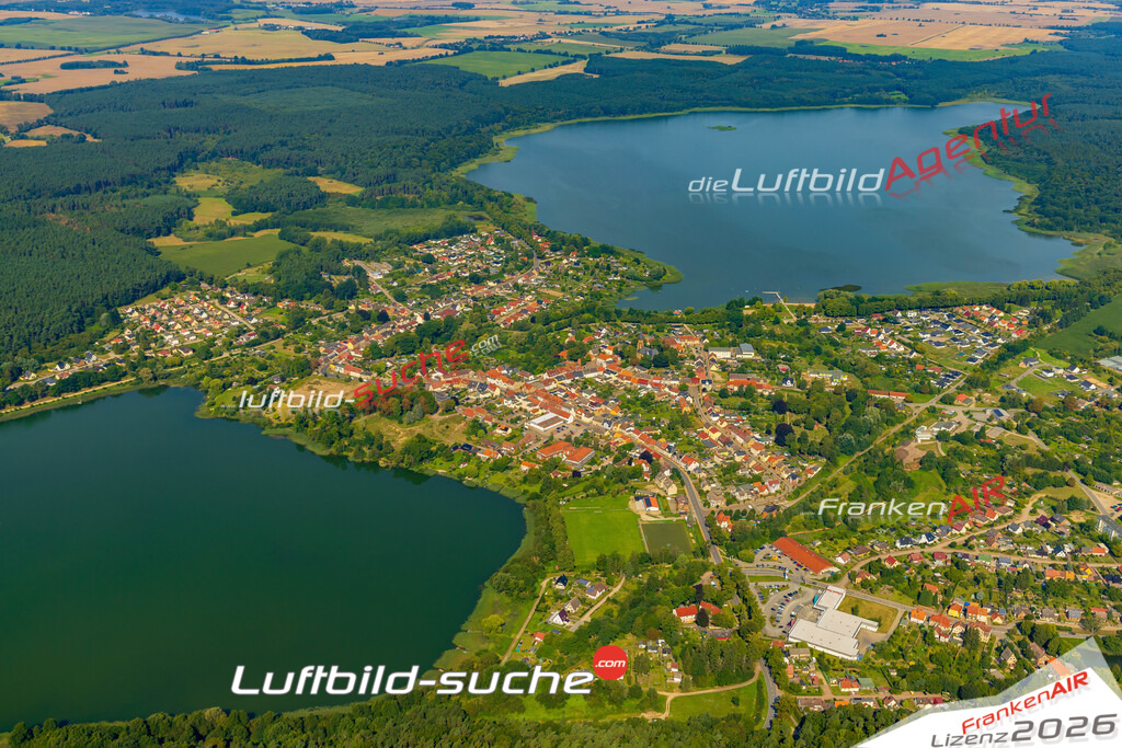 Neue Luftbildaufnahme der Stadt Warin - Das Luftbild wurde 2025 vom UL-Flugzeug heraus erstellt ( keine Drohnenaufnahme ) - Hochauflösende Luftaufnahme - für Wandbilder und großformatige Ausdrucke geeignet. Das besondere Geschenk!Hier alle&nbsp;Infos zur Lizenzierung der LuftaufnahmeWir fliegen auch dieses Jahr wieder in Ihre Region um Luftbilder zu erstellen.- Luftbild anfragen