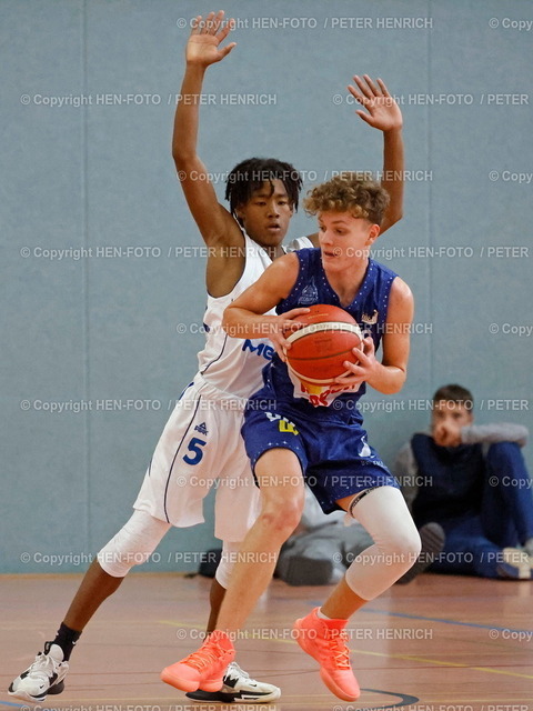 20231022-8173-bb-südhessen-crailsheim-HEN-FOTO | 22.10.2023 Basketball JBBL U16 Bundesliga Team Südhessen - HAKRO Merlins Crailsheim (106:56) v. li. Rickey Long (5 Team Südhessen) Leon Blank (8 Crailsheim) (Foto: Peter Henrich) - Realisiert mit Pictrs.com