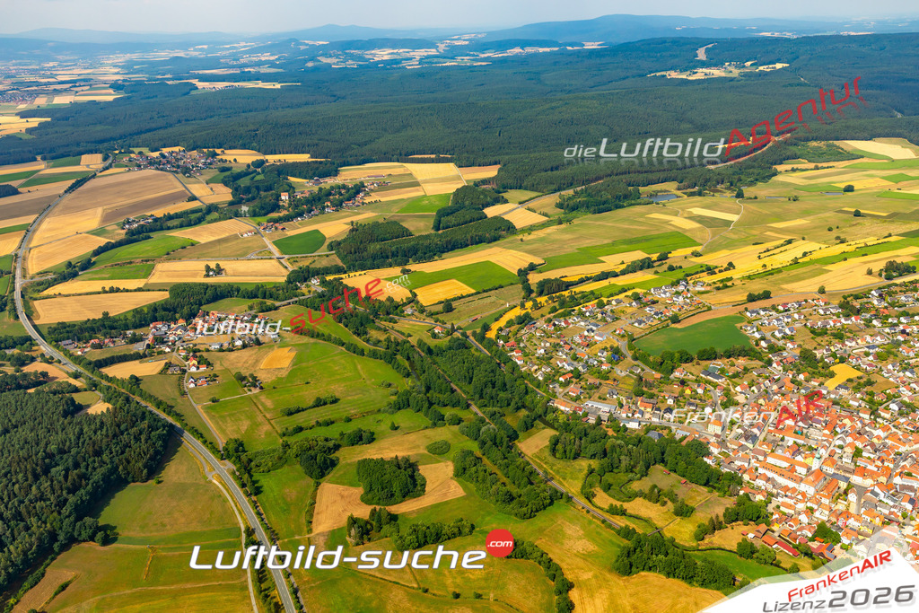 Das Luftbild der Stadt Pressath wurde 2022 vom Flugzeug heraus erstellt (keine Drohnen-Aufnahmen) Aufnahmehöhe ca.450 Meter- hohe Bildauflösung und Druck-Qualität. Garantiert!