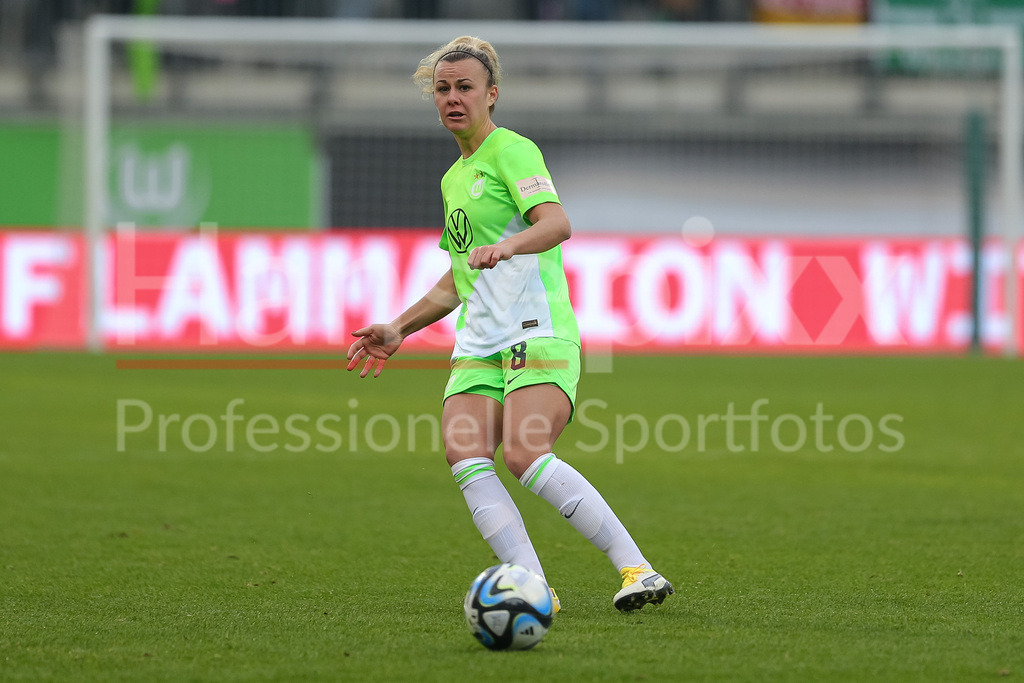 Fussball, Google Pixel Frauen-Bundesliga, VfL Wolfsburg - MSV Duisburg | v.li.: Lena Lattwein (VfL Wolfsburg, 8) am Ball, Freisteller, Einzelbild, Ganzkörper, Aktion, Action, Spielszene, DIE DFB-RICHTLINIEN UNTERSAGEN JEGLICHE NUTZUNG VON FOTOS ALS SEQUENZBILDER UND/ODER VIDEOÄHNLICHE FOTOSTRECKEN. DFB REGULATIONS PROHIBIT ANY USE OF PHOTOGRAPHS AS IMAGE SEQUENCES AND/OR QUASI-VIDEO.