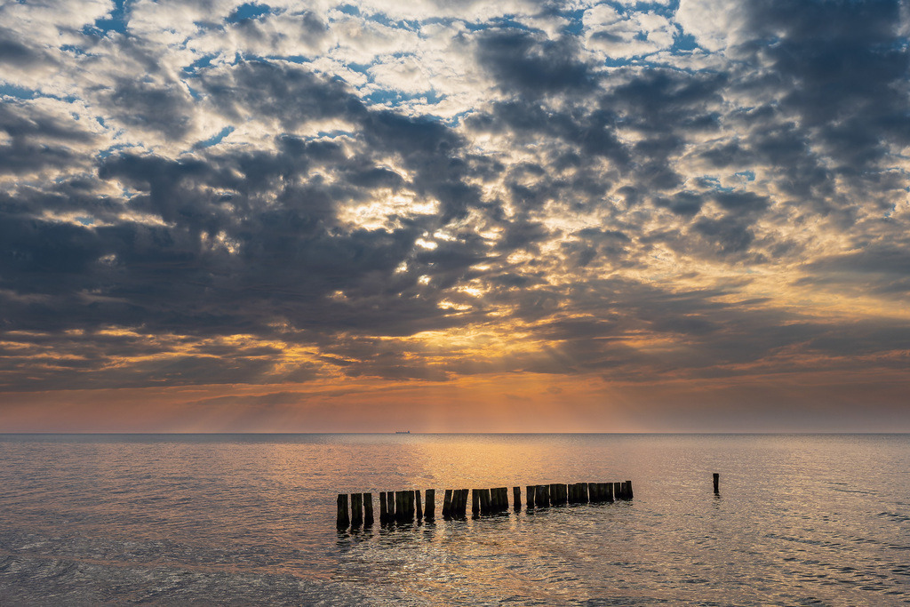 Buhnen an der Küste der Ostsee bei Graal Müritz | Buhnen an der Küste der Ostsee bei Graal Müritz.