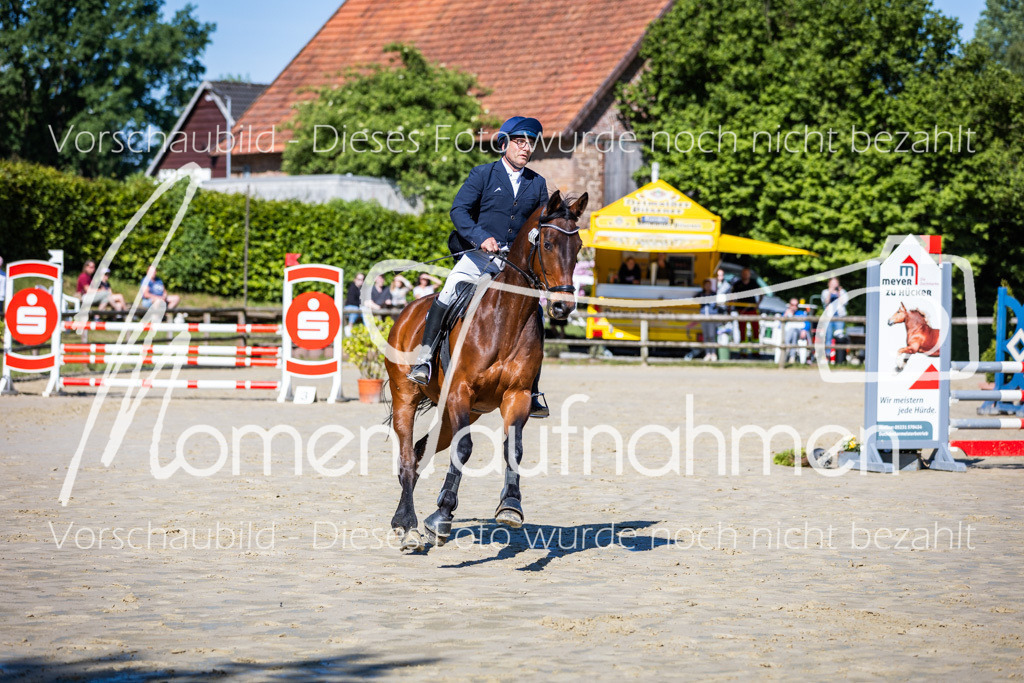 Donop24-A2Spr-069 | MomenTaufnahmen Pferdesportfotos