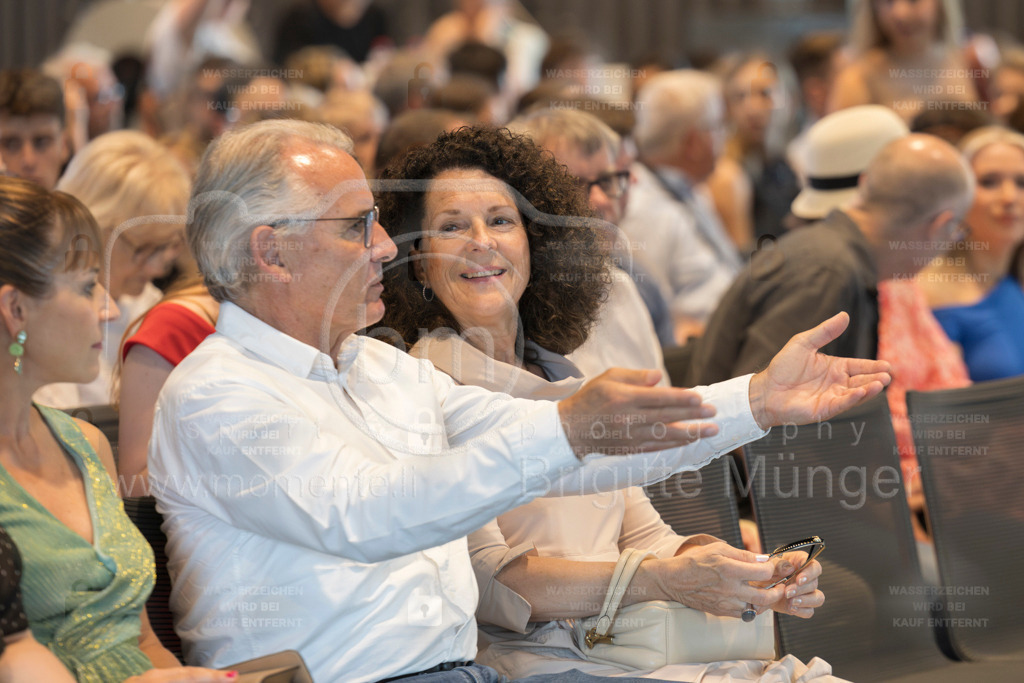 FeusiDiplomfeier_R6II3031-Verbessert-NR | Brigitte Münger / bmsportphotography - Realisiert mit Pictrs.com