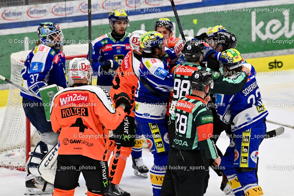 EC IDM WÄRMEPUMPEN VSV vs. MOSER MEDICAL GRAZ99ERS | #5 Kasper Kotkansalo Graz 99ers, #13 Michael Schiechl Graz 99ers, #13 Adam Helewka EC VSV, #77 Philipp Lindner EC VSV, #43 Julian Raspotnig EC VSV, NOTHEGGER DAVID Referee, ZACHERL PATRICK Referee, #17 Manuel Ganahl Graz 99ers, #40 Elias Wallenta EC VSV, #22 Nikita Scherbak EC VSV, #35 Joe Cannata EC VSV, #4 Korbinian Holzer Graz 99ers, EC IDM WÄRMEPUMPEN VSV vs. MOSER MEDICAL GRAZ99ERS, EC IDM WÄRMEPUMPEN VSV vs. MOSER MEDICAL GRAZ99ERS am 17.03.2026 in Villach (Stadthalle Villach), Austria, (Photo by Bernd Stefan)