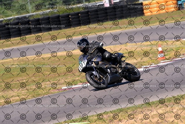 26bt04-2242 | markuskiefer.com - Realisiert mit Pictrs.com