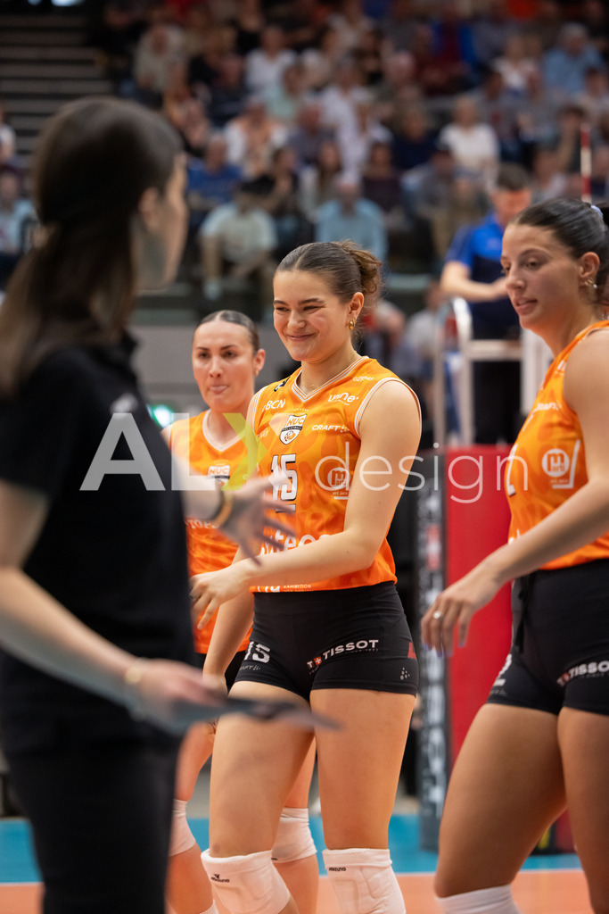 Volleyball I Frauen I Saison 2025-2026 I Volleyball NLA | Women I  Playoffs Finals 1/5 I viteos NUC - VC Kanti Schaffhausen I 06.04.2026 | 15 Alix De Micheli (CH) (Viteos NUC) – Mitte - Realisiert mit Pictrs.com