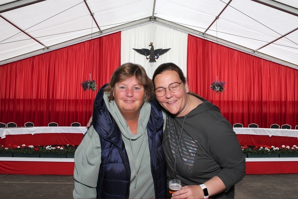 top-top.de 240928-133 | Foto, Video, Fotografie, Videografie, Fotobox, DJ, Discjockey, Musik, Musikbox, Veranstaltung, Photobooth, Amazon, Ebay, Buchtipp, Bestseller, Autor, Verlag, Buch, Wesel, Hamminkeln, NRW, Dinslaken, Rees, Drohne, Hochzeit, Party, Fotobox, Wesel, Fotograf