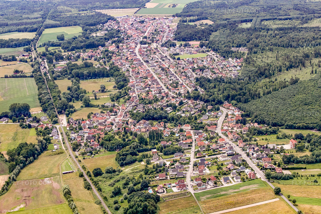 Aerial view: View of the town from the northeast in Schirrhoffen in the state Bas-Rhin, France.Photo: IMG_19104.jpg taken on 06/20/2009 by Werner Riehm/FLY-FOTO.comResolution of the original: 4752 x 3168 px