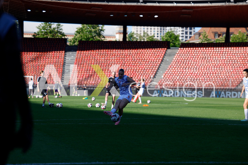 GC Zürich vs FC Zürich - AXA Women’s Super League Playoffs - Stadion Letzigrund | ELLA LJUŠTINA of Grasshopper Club Zürich before the AXA Women’s Super League Playoffs quarter-final second leg between GC Zürich and FC Zürich at Stadion Letzigrund, Zurich, Switzerland. - Realisiert mit Pictrs.com