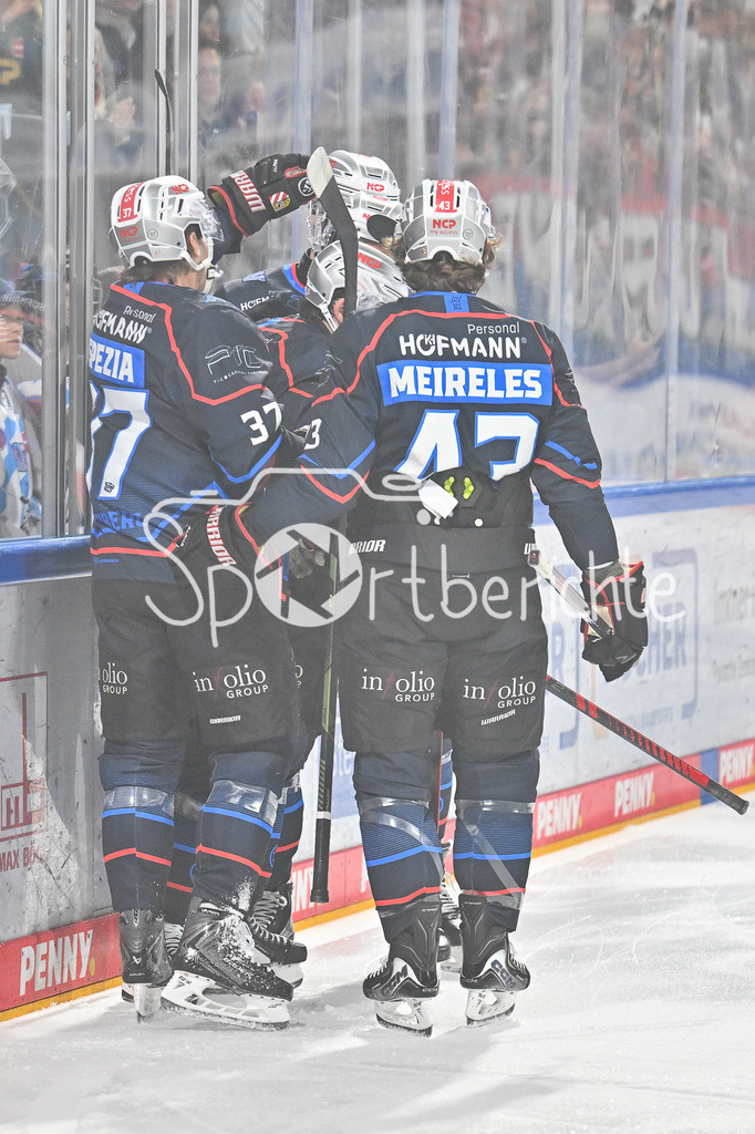 Nürnberg Ice Tigers - Augsburger Panther | Jubel der Hausherren nach dem Treffer zum 1-0 durch Charlie GERARD (Nürnberg Ice Tigers 95) / Tor / Torschuetze / Freude / Happy / DEL: Nürnberg Ice Tigers - Augsburger Panther; PSD Bank Nürnberg ARENA am 12.09.2025