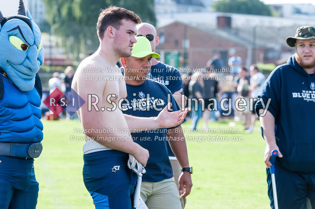 American Football, Saison 2022, Regionalliga Nord, Hamburg Blue Devils - Oldenburg Knights, Dr.-Hermann-Schnell-Sportplatz (Hamburg), 06.08.2022, 07. Gameweek | Fynn Koy (#84, Blue Devils, WR) hört nach dieser Saison mit dem Football auf.