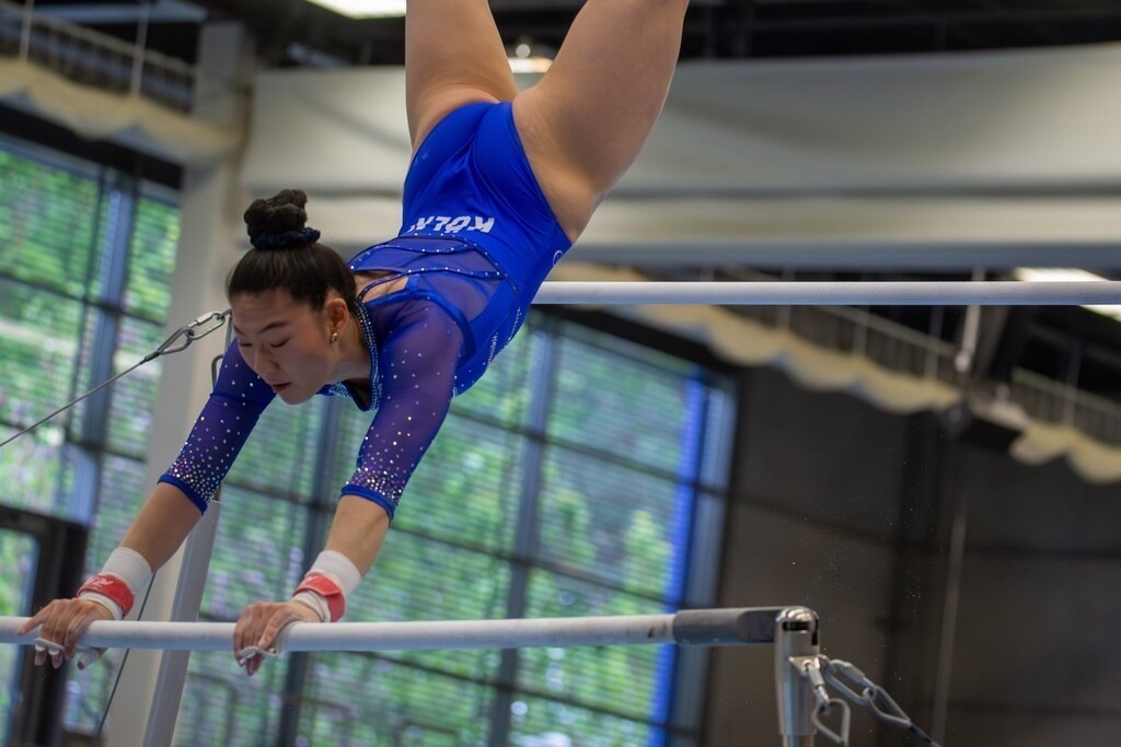 Deutsche Turnliga (Bundesliga) der Frauen, 1. Wettkampftag 2025 in Mannheim***Bild: Aiyu Zhu (TZ DSHS Köln) am Stufenbarren | Deutsche Turnliga (Bundesliga) der Frauen, 1. Wettkampftag 2025 in Mannheim***Bild: Aiyu Zhu (TZ DSHS Köln) am Stufenbarren - Realisiert mit Pictrs.com