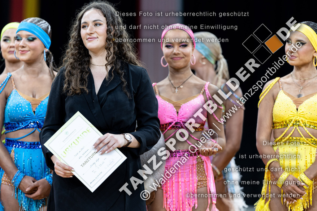 20240310-01937 | Hier finden Sie Tanz Bilder vom Latein und Standard Formationen tanzen. Sportbilder vom Tanzsport. Schöne Fotos und von Weltmeisterschaft, Europameisterschaft, Bundesliga, Regionalliga, Oberliga und Landesliga sowie von GOC Stuttgart, DanceComp, WM Bremen