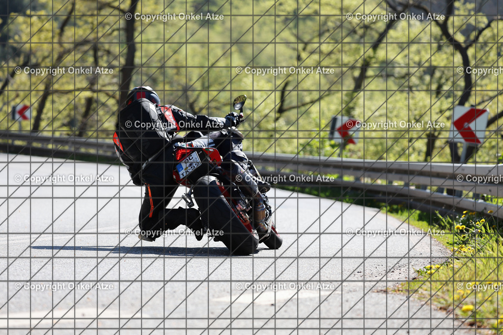 IMG_8404 | Fotograf am Kyffhäuser. Onkel Atze. Kyffhäuser Rennstrecke. Café36. Motorsportfotografie. - Realisiert mit Pictrs.com