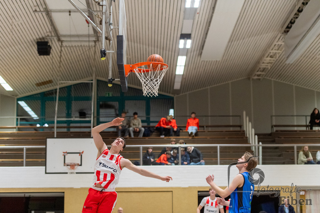 TSG Westerstede-Fortuna Logabirum | Basketball 2. Regionalliga; TSG Westerstede 2 (weiß)- Fortuna Logabirum (blau) am 12.12.2025 in Westerstede (Hössensportzentrum), Photo: Philip Eiben 2025 - Realisiert mit Pictrs.com