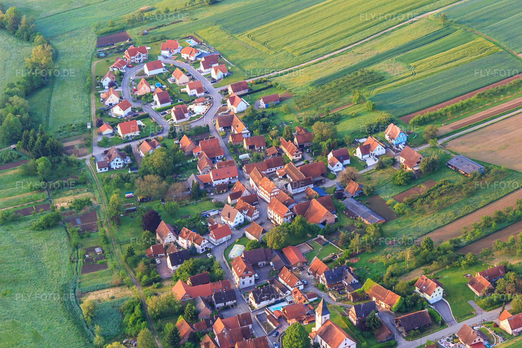 Luftbild: Rue des Prés in Cleebourg im Bundesland Bas-Rhin in Frankreich. – Foto: IMG_113966.jpg vom 23.05.2019 durch Werner Riehm/FLY-FOTO.de – Auflösung des Originals: 5289 x 3526 px
