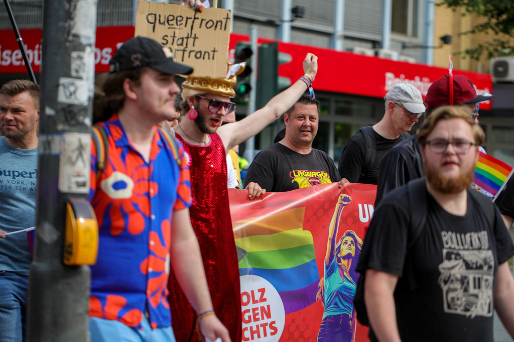 CSD_Moers_190725_034 | Bildergalerie von Sport-Ereignissen aber auch von weiteren spannenden Dingen - nicht nur vom Niederrhein. In Anlehnung an den bekannten Spruch von Hanns Dieter Hüsch heißt das Motto: "Niederrhein ist überall".  - Realisiert mit Pictrs.com